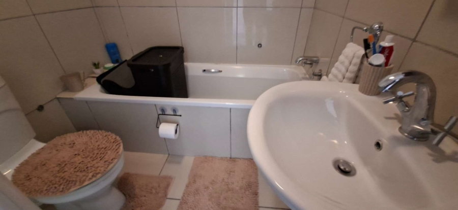 2 Bedroom Property for Sale in Royal Ascot Western Cape